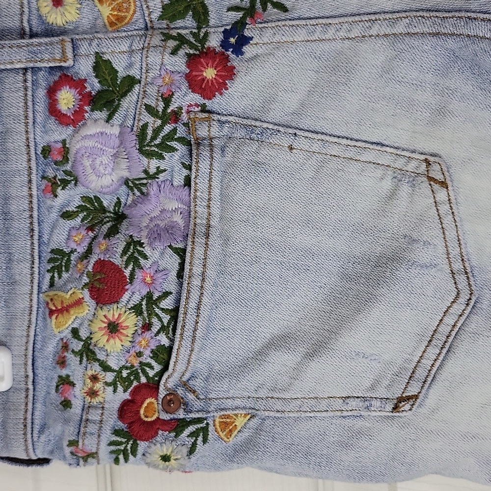 pilcro and the letterpress slim boyfriend embroidered shorts 30" waist - Picture 9 of 12